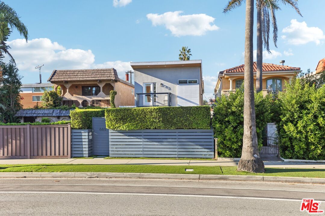 665 Washington Blvd Unit: 210