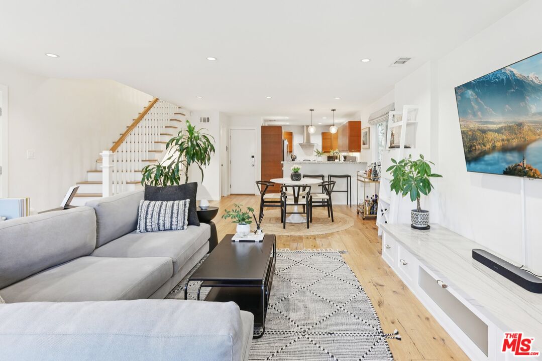 665 Washington Blvd Unit: 210