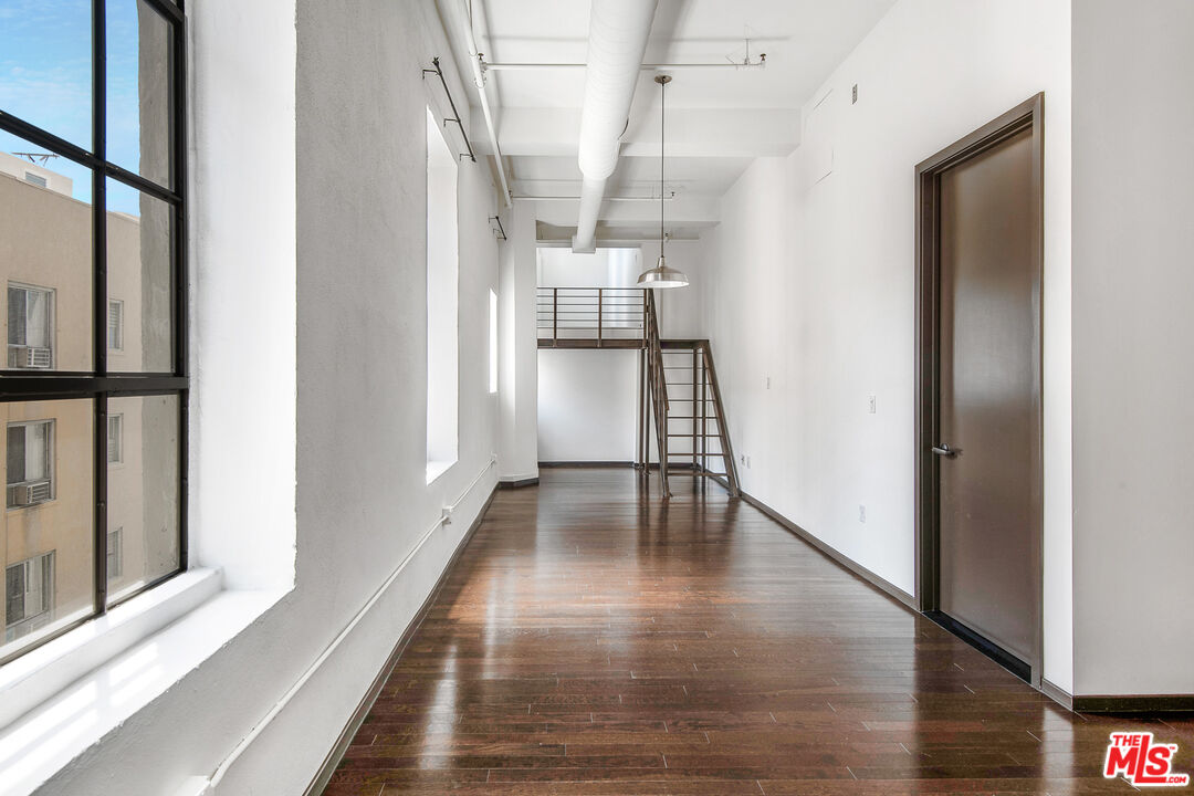 1645 N Vine St Unit: 801