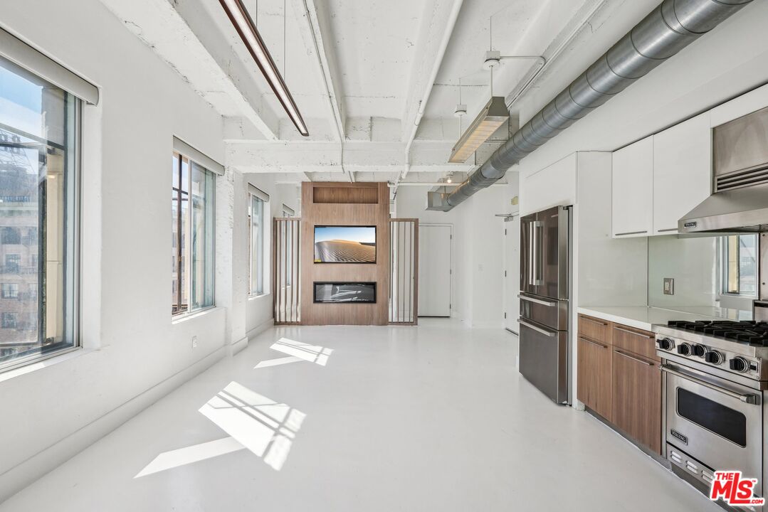 6253 Hollywood BLVD Unit: 1001