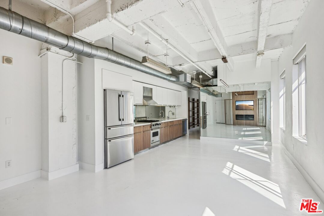 6253 Hollywood BLVD Unit: 1001