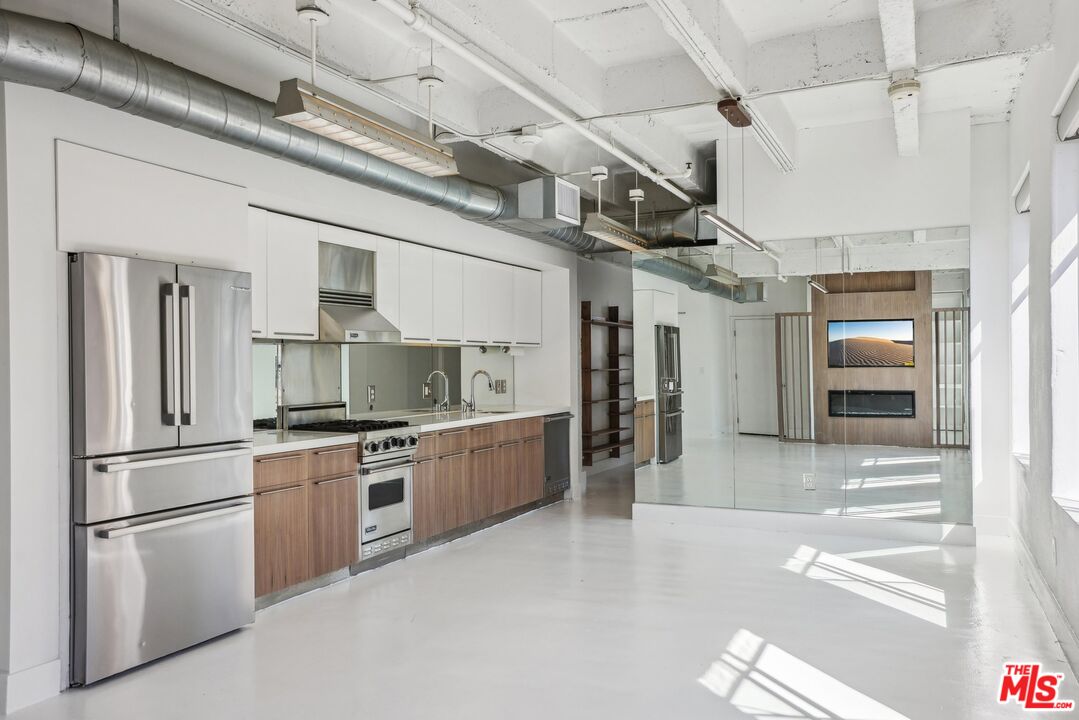 6253 Hollywood BLVD Unit: 1001