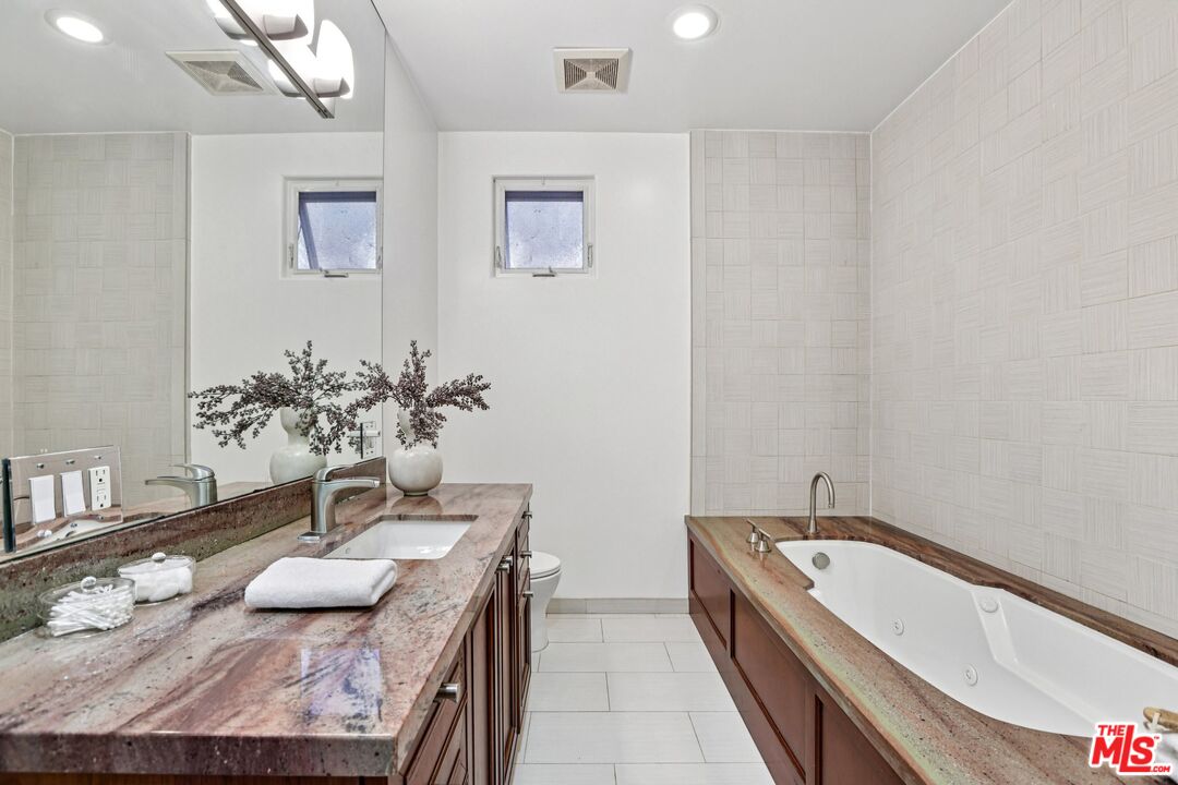 438 Arnaz Dr Unit: #103