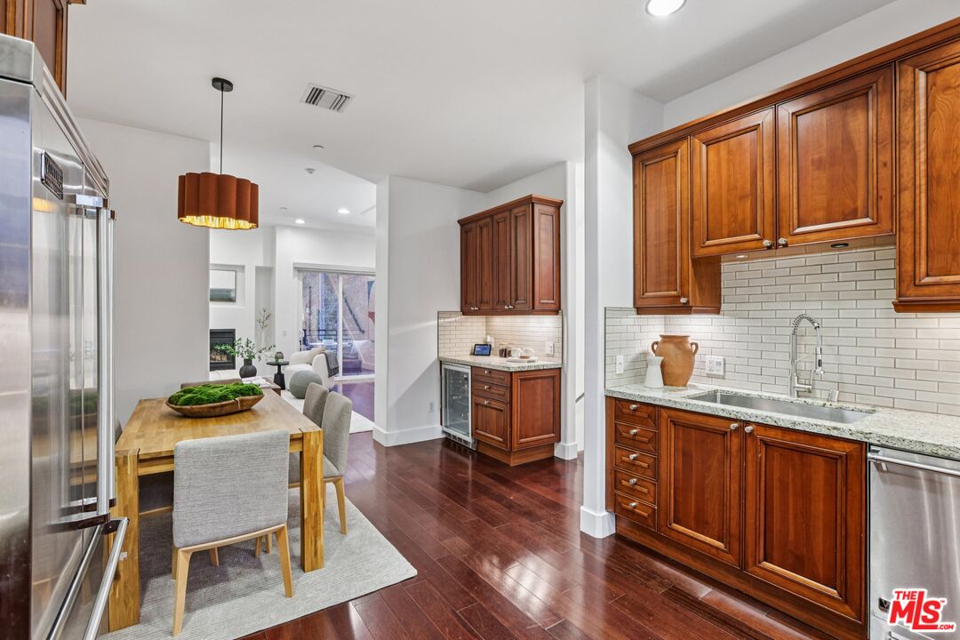 438 Arnaz Dr Unit: #103