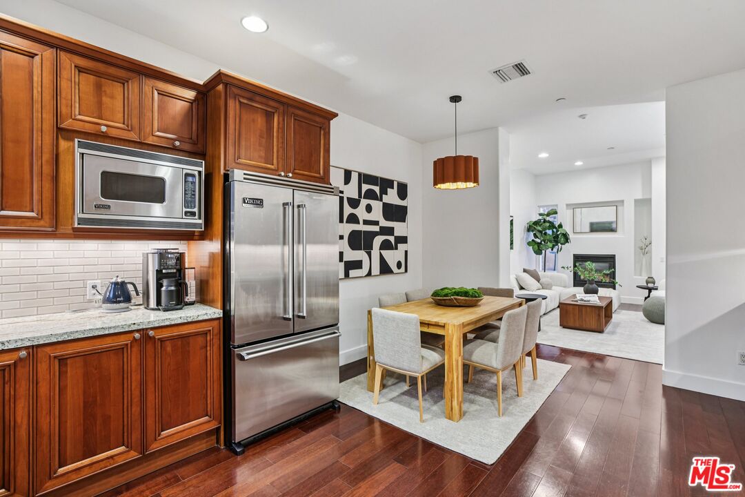 438 Arnaz Dr Unit: #103