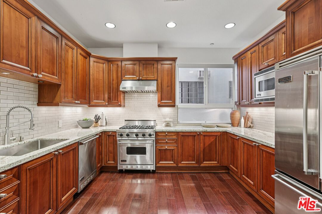 438 Arnaz Dr Unit: #103