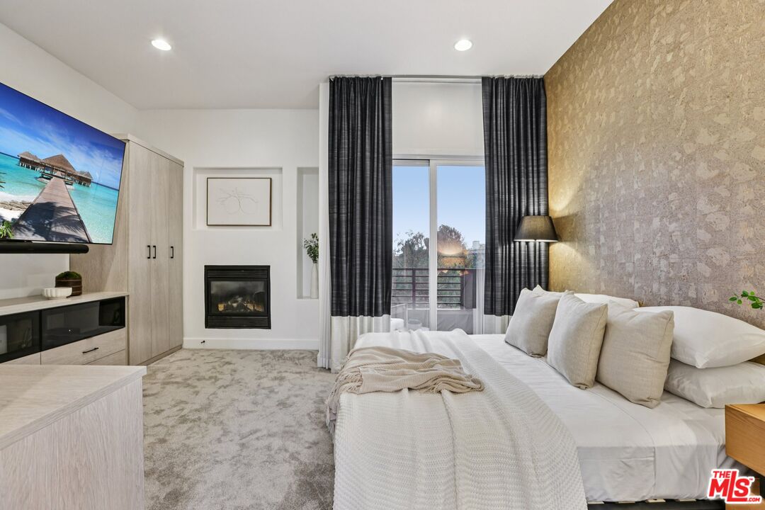 438 Arnaz Dr Unit: #103