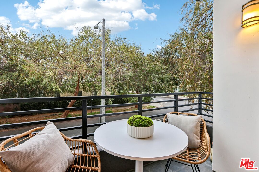 438 Arnaz Dr Unit: #103