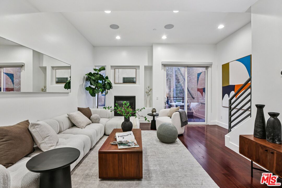 438 Arnaz Dr Unit: #103