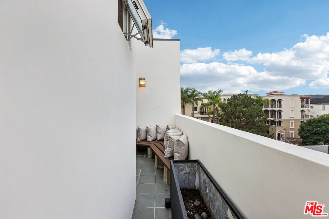 438 Arnaz Dr Unit: #103