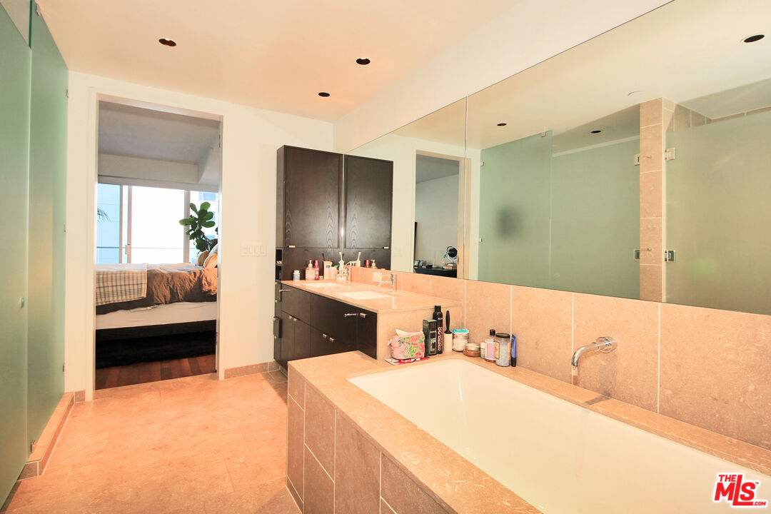 6250 HOLLYWOOD BLVD Unit: 6C