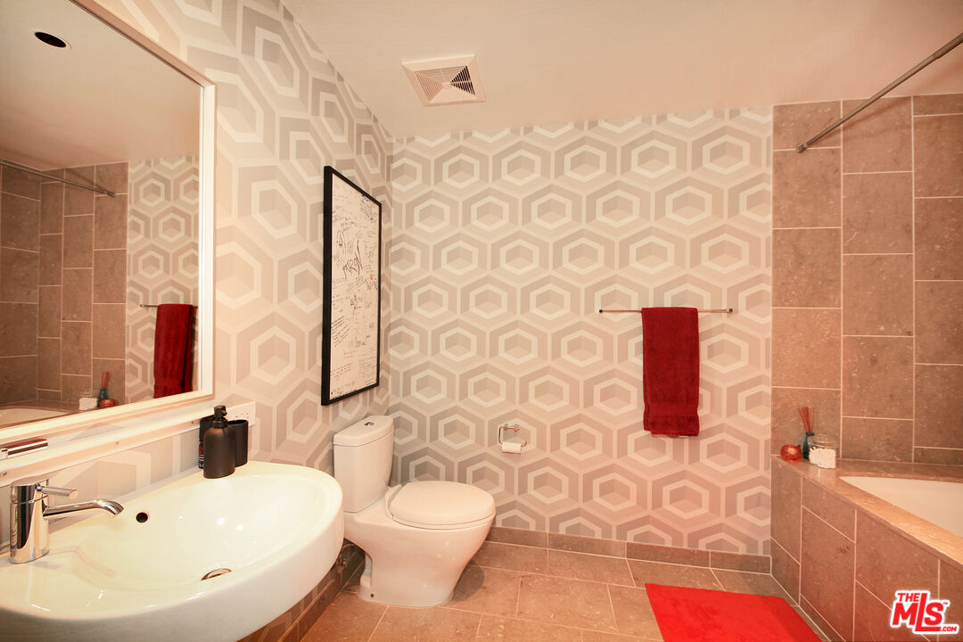 6250 HOLLYWOOD BLVD Unit: 6C