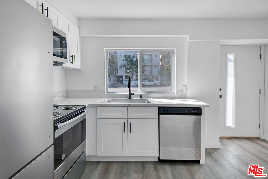 1610 S Beverly Glen Blvd Unit: 9