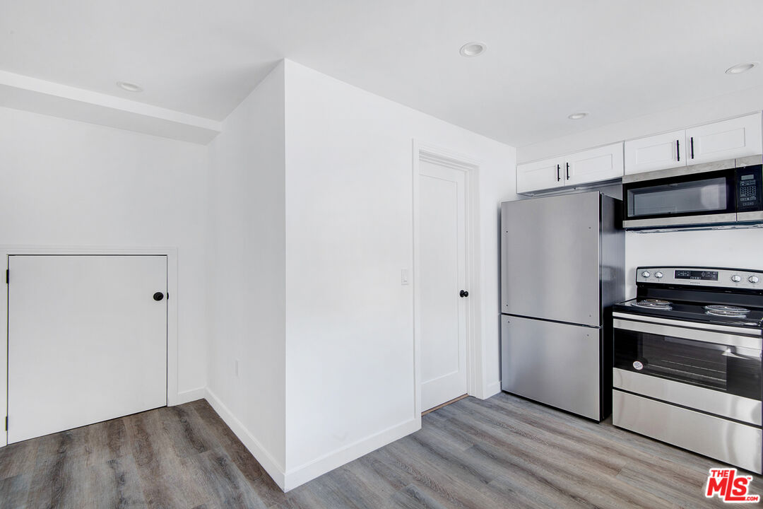 1610 S Beverly Glen Blvd Unit: 9