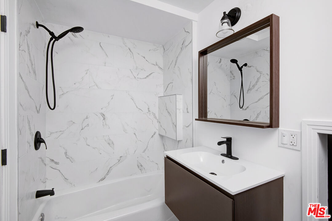 1610 S Beverly Glen Blvd Unit: 9