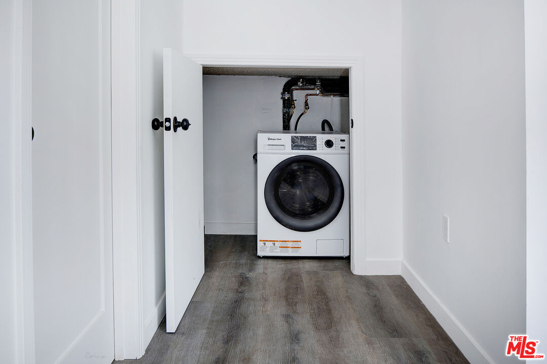 1610 S Beverly Glen Blvd Unit: 9