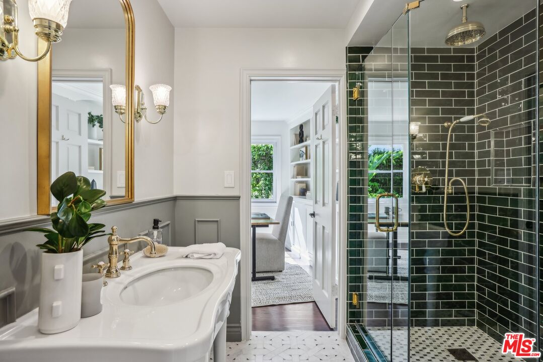 2411 Mount Olympus Dr