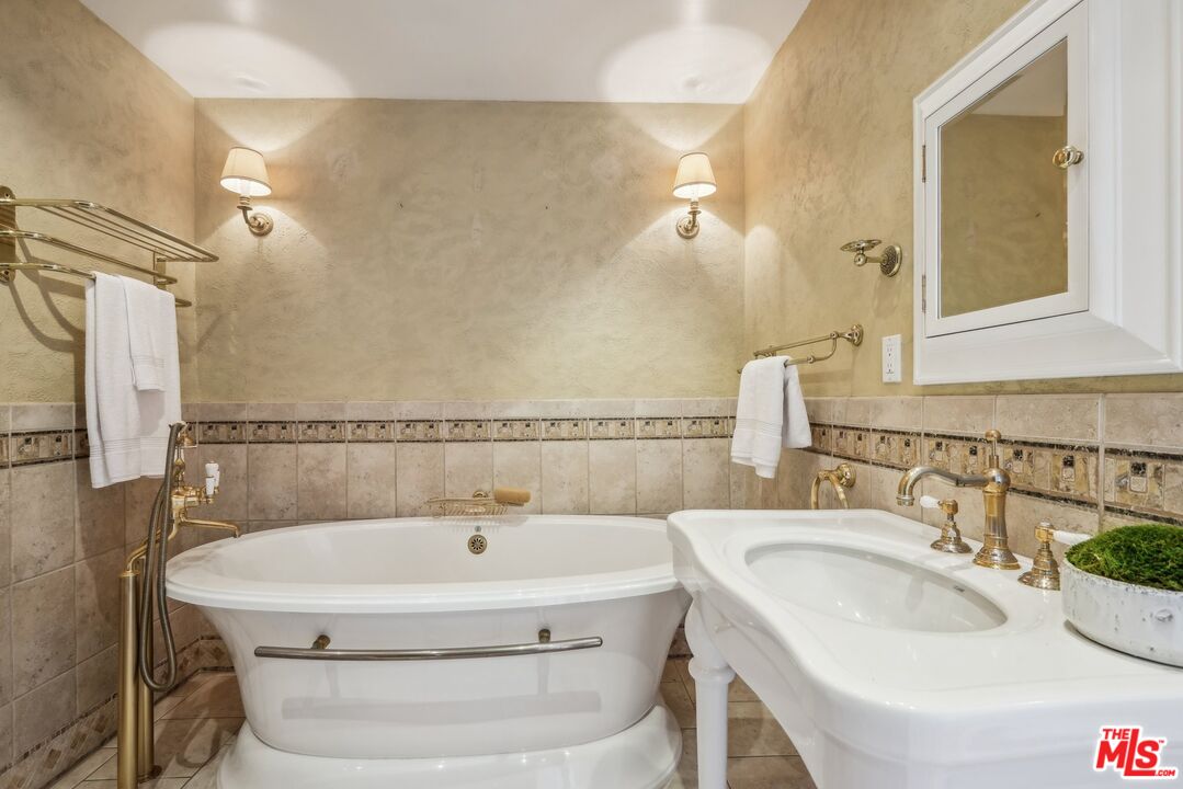 2411 Mount Olympus Dr