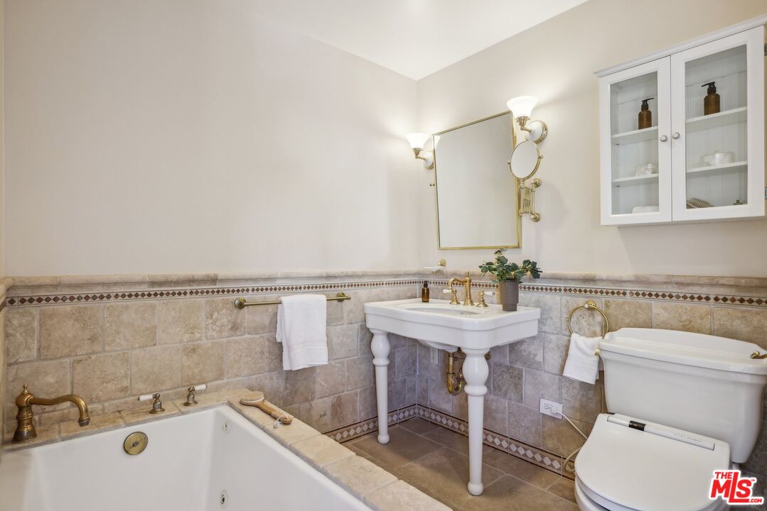 2411 Mount Olympus Dr