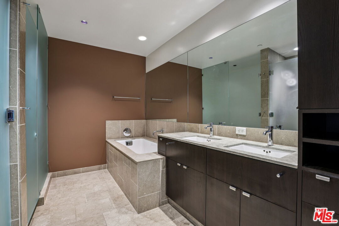 6250 Hollywood Blvd Unit: 5A