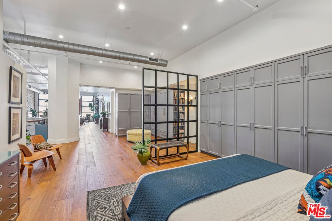 1645 N Vine St Unit: 611