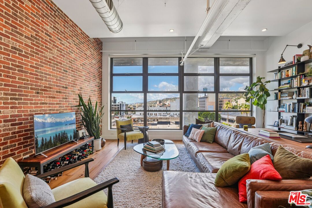 1645 N Vine St Unit: 611