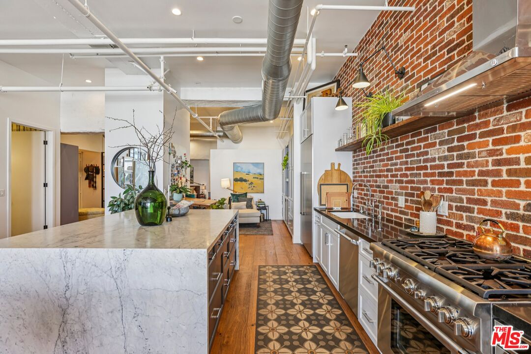 1645 N Vine St Unit: 611