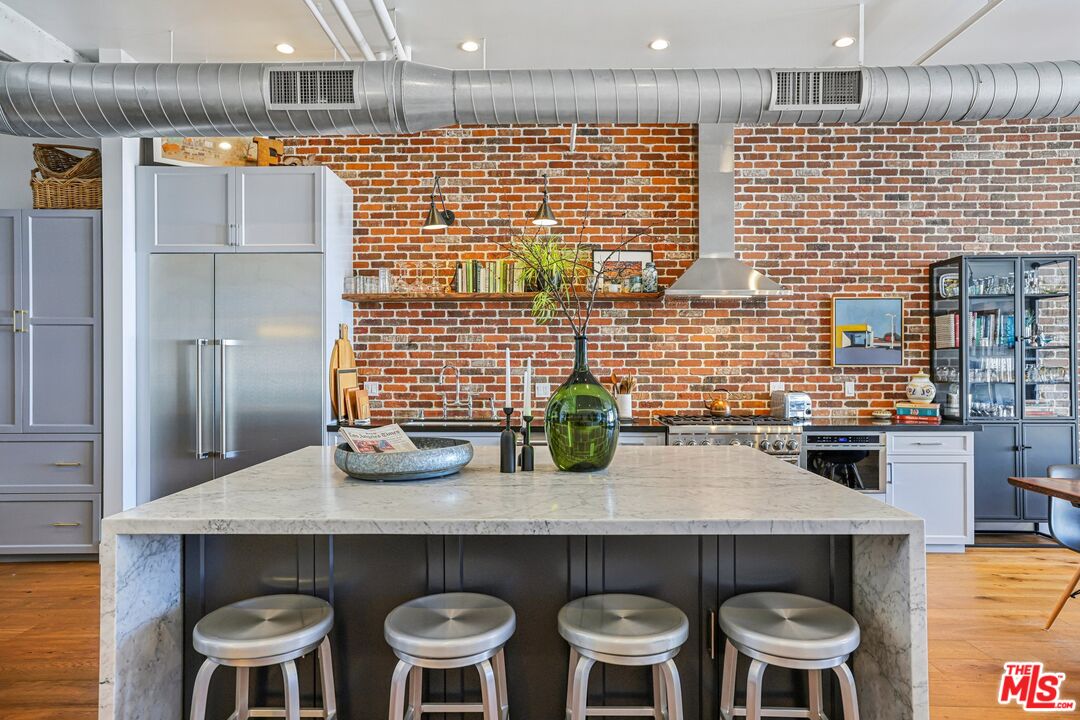 1645 N Vine St Unit: 611