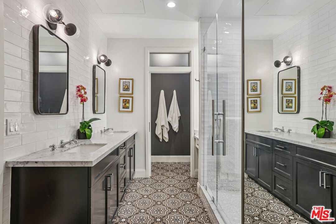 1645 N Vine St Unit: 611