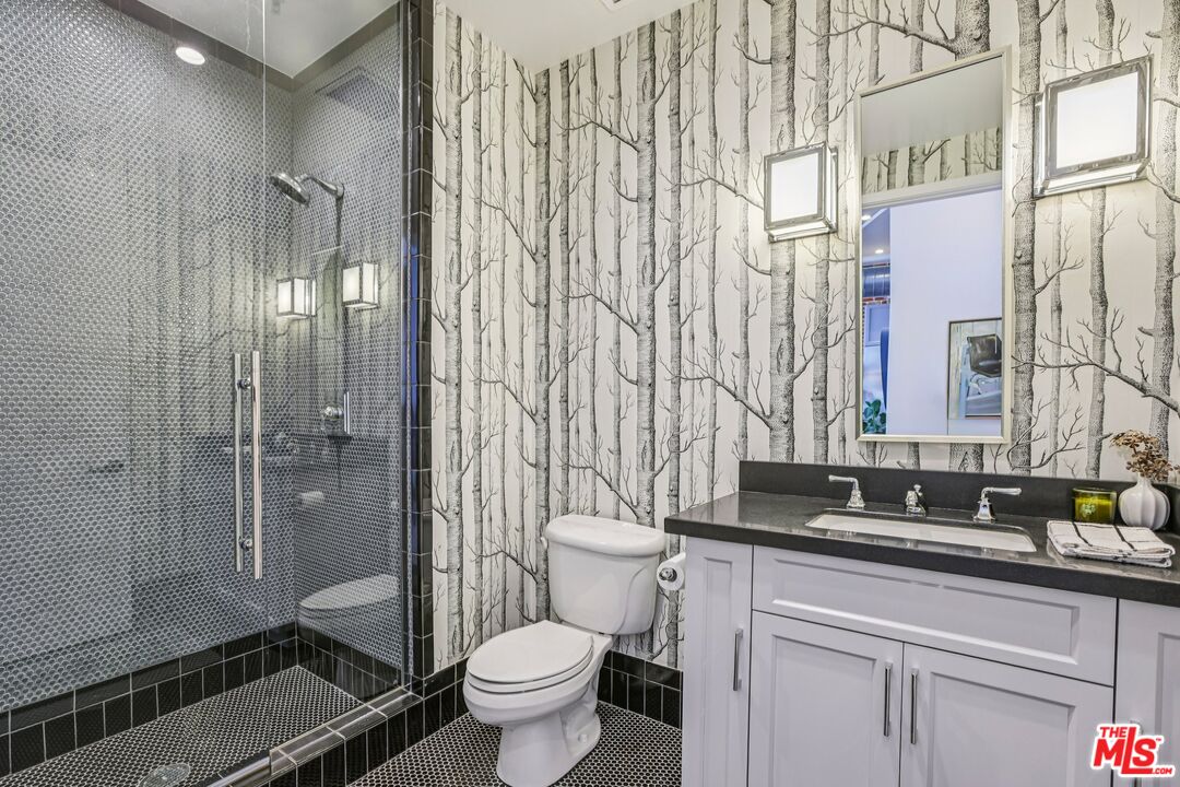 1645 N Vine St Unit: 611