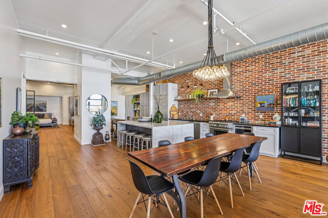 1645 N Vine St Unit: 611