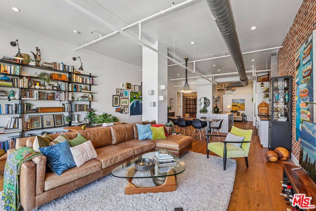 1645 N Vine St Unit: 611