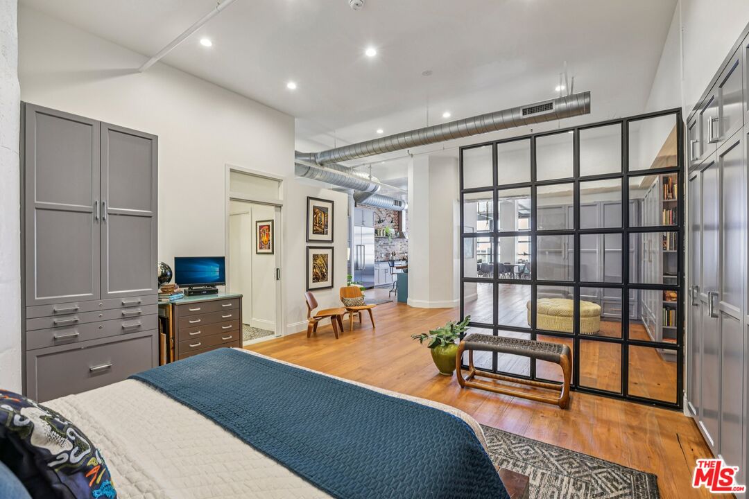 1645 N Vine St Unit: 611