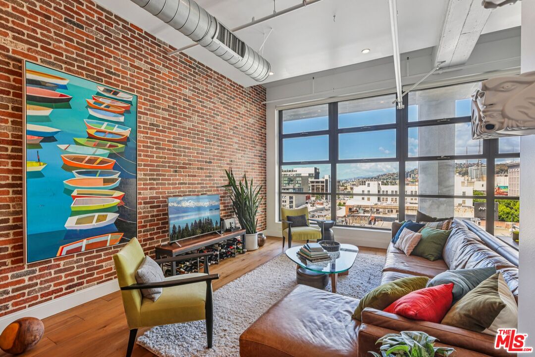 1645 N Vine St Unit: 611