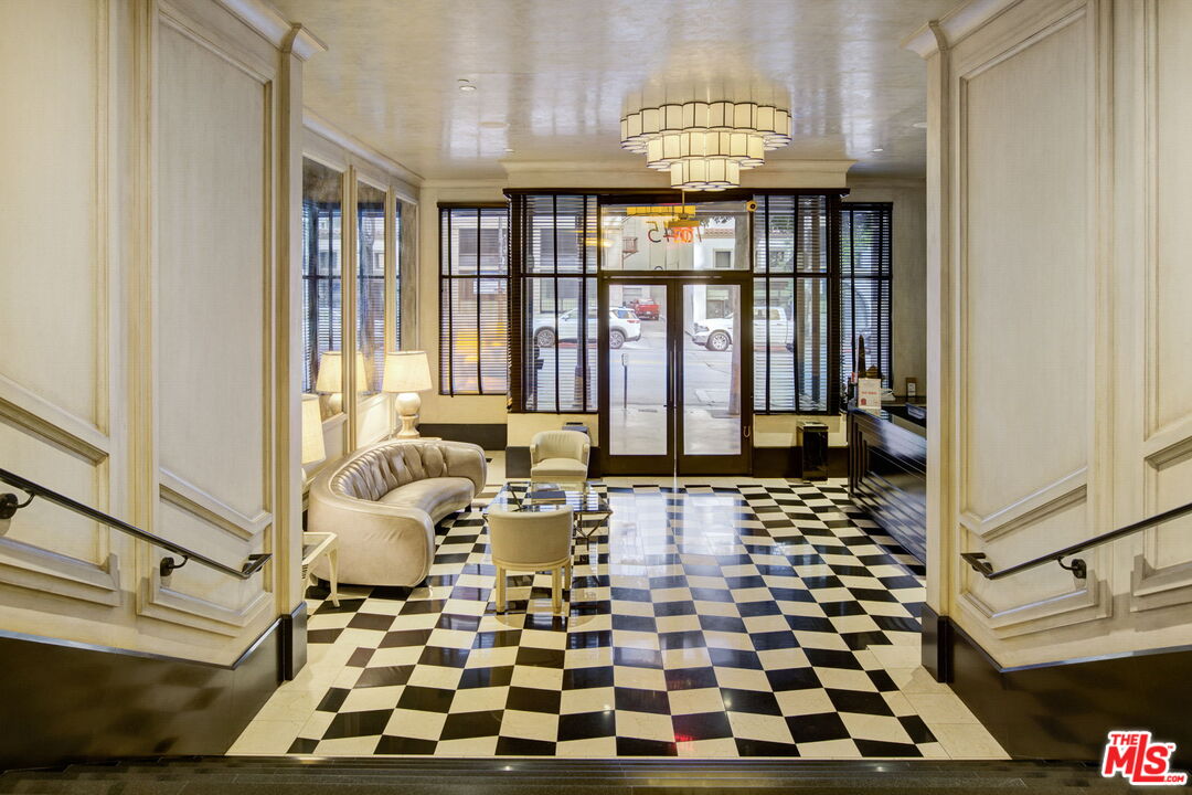 1645 N Vine St Unit: 611