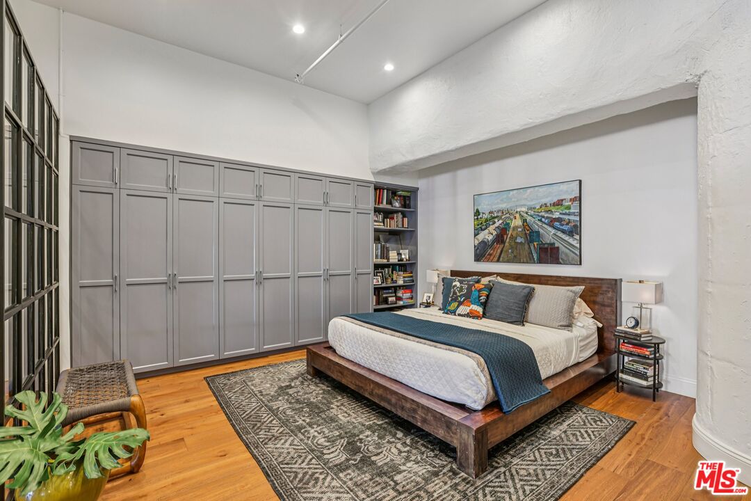 1645 N Vine St Unit: 611