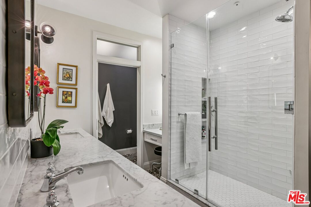 1645 N Vine St Unit: 611