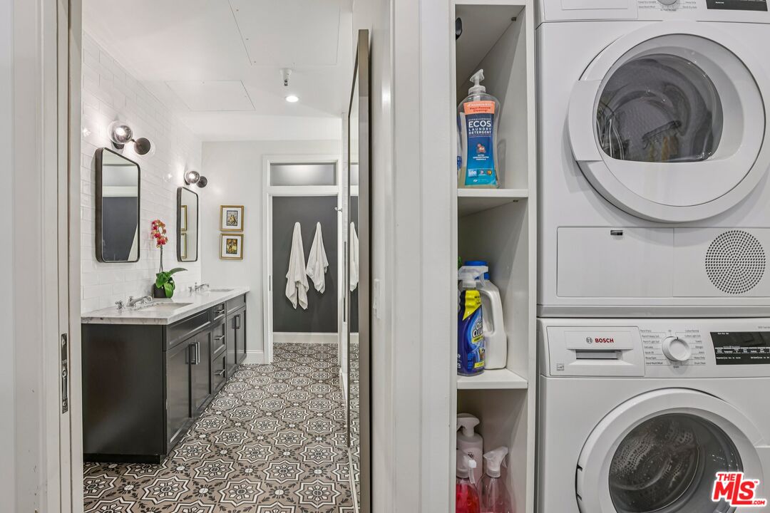 1645 N Vine St Unit: 611