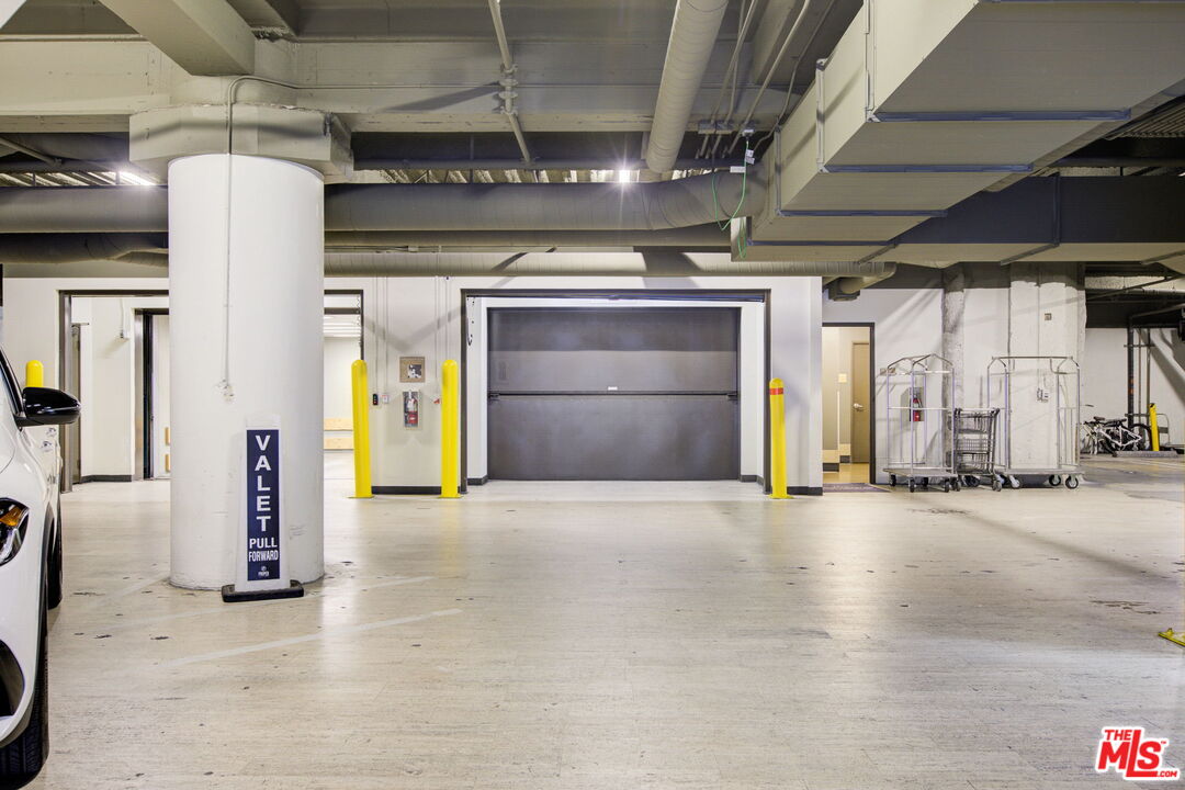 1645 N Vine St Unit: 611