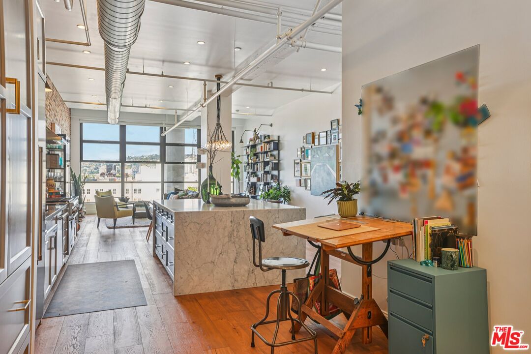 1645 N Vine St Unit: 611