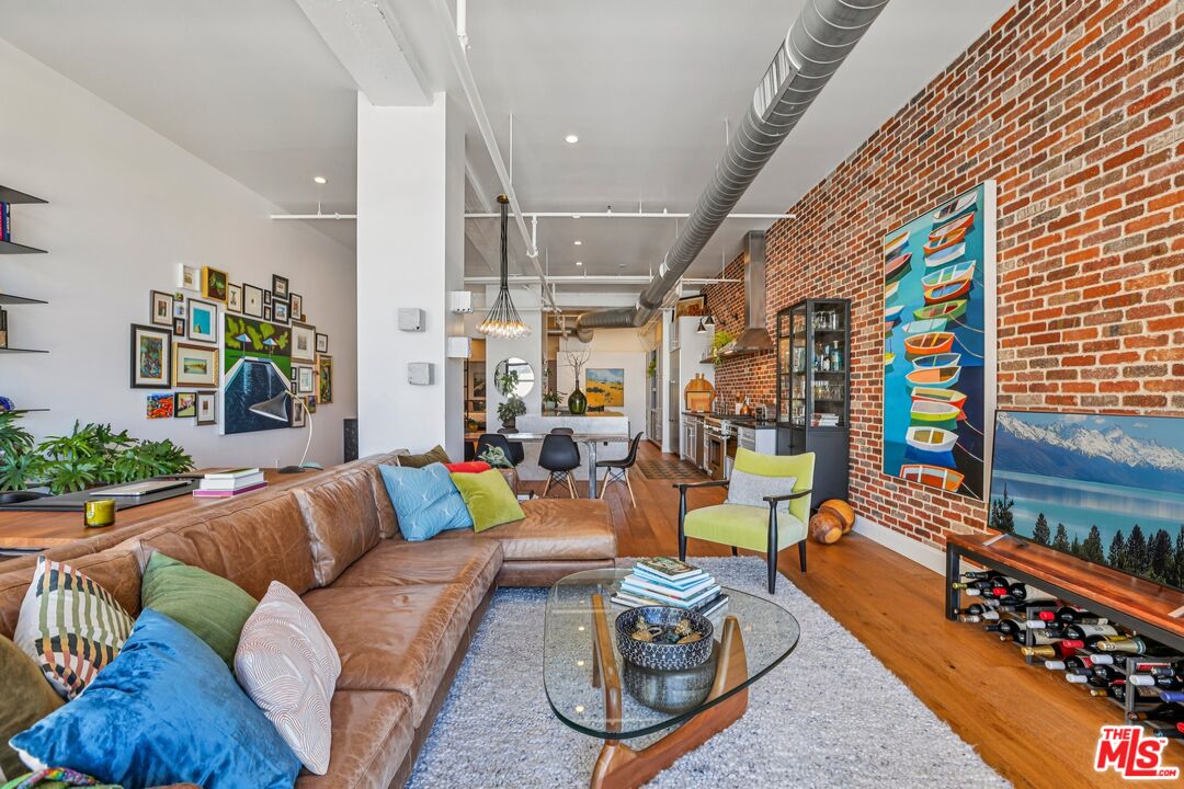 1645 N Vine St Unit: 611