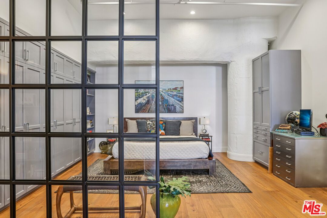 1645 N Vine St Unit: 611