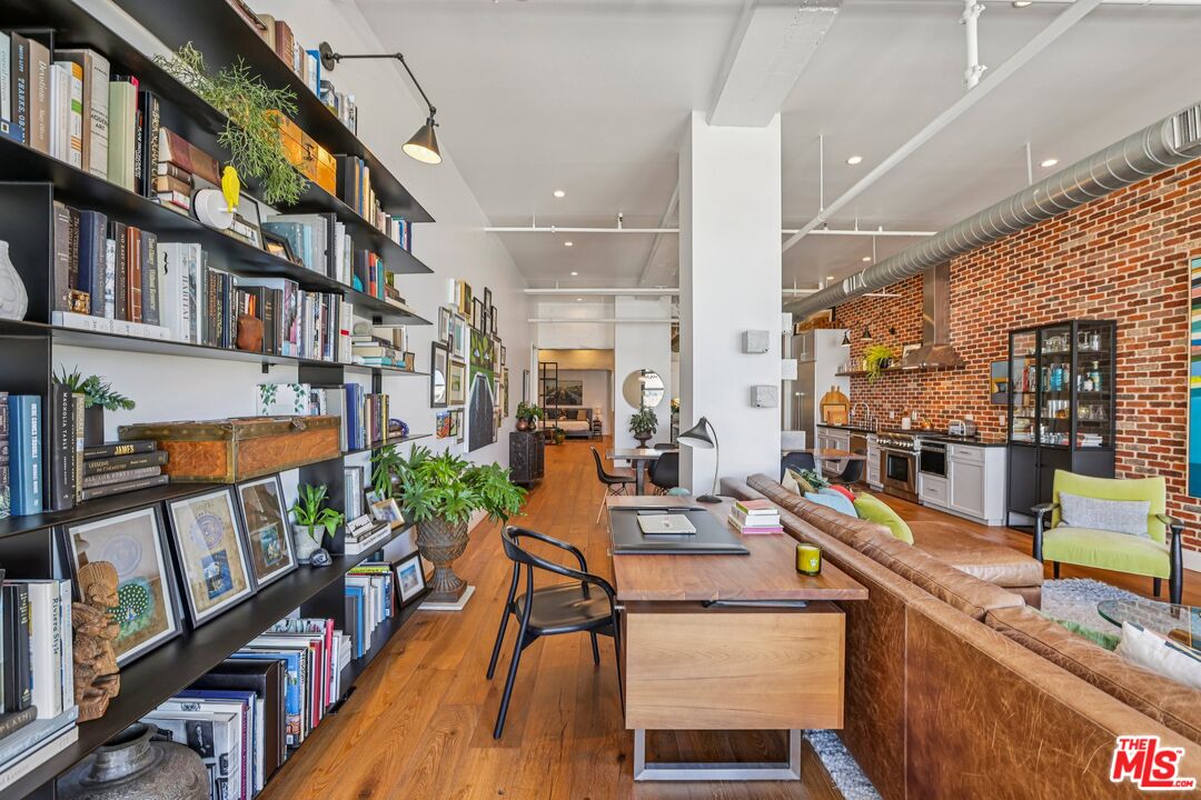 1645 N Vine St Unit: 611