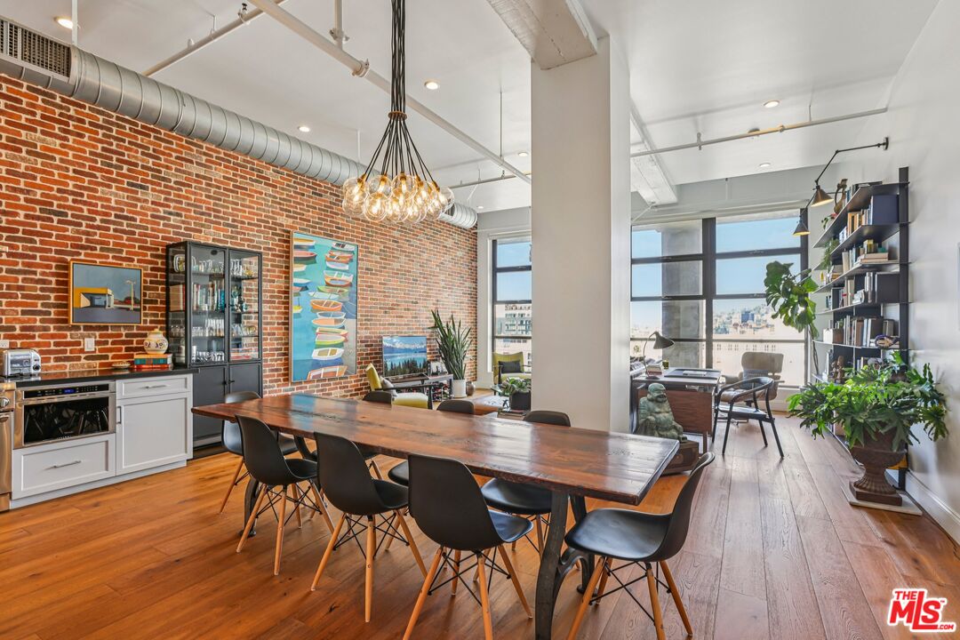 1645 N Vine St Unit: 611