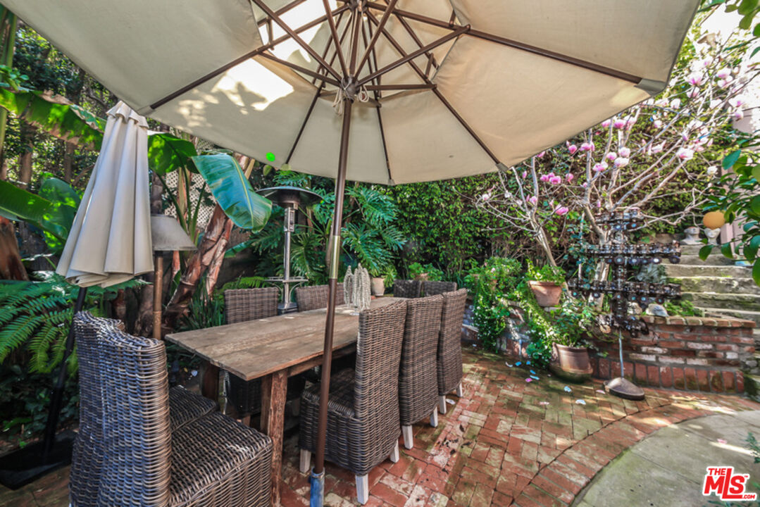1367 N BEVERLY DR