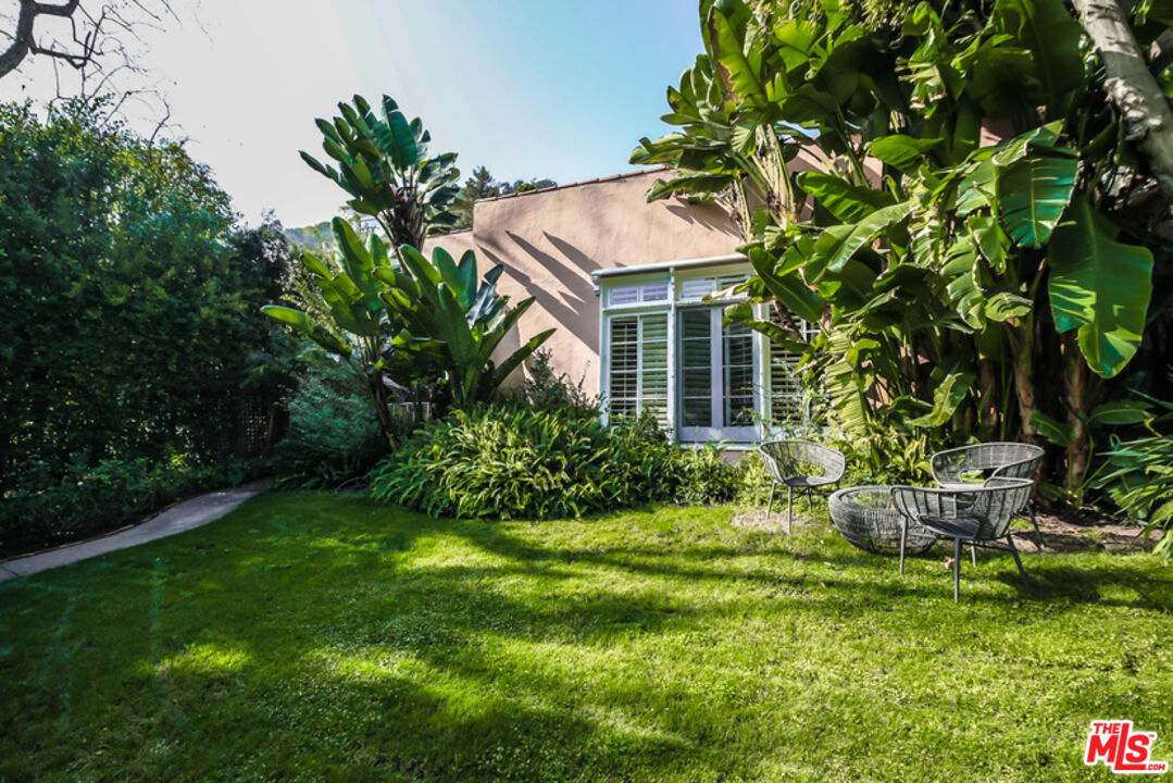 1367 N BEVERLY DR