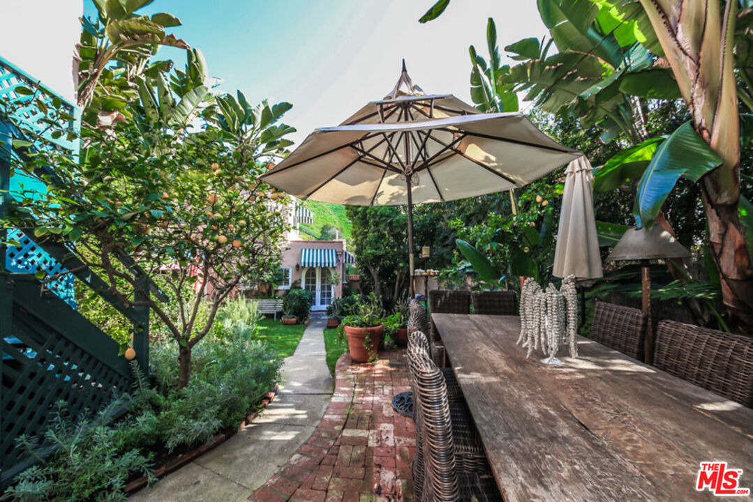 1367 N BEVERLY DR