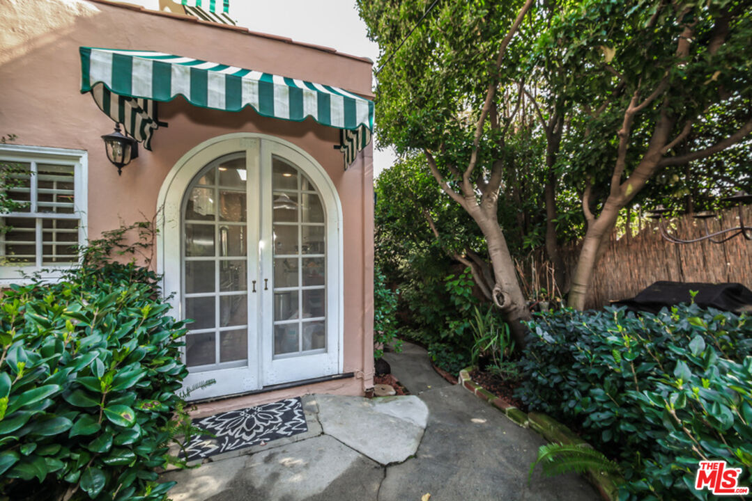 1367 N BEVERLY DR