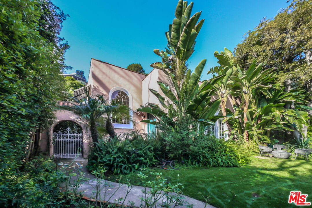 1367 N BEVERLY DR