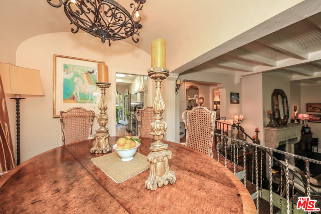 1367 N BEVERLY DR